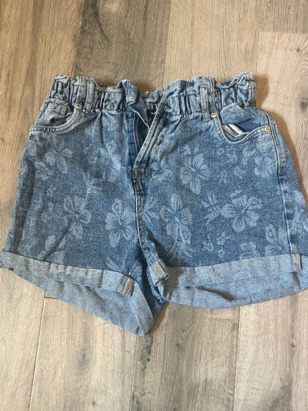 Flower printed Bermuda shorts